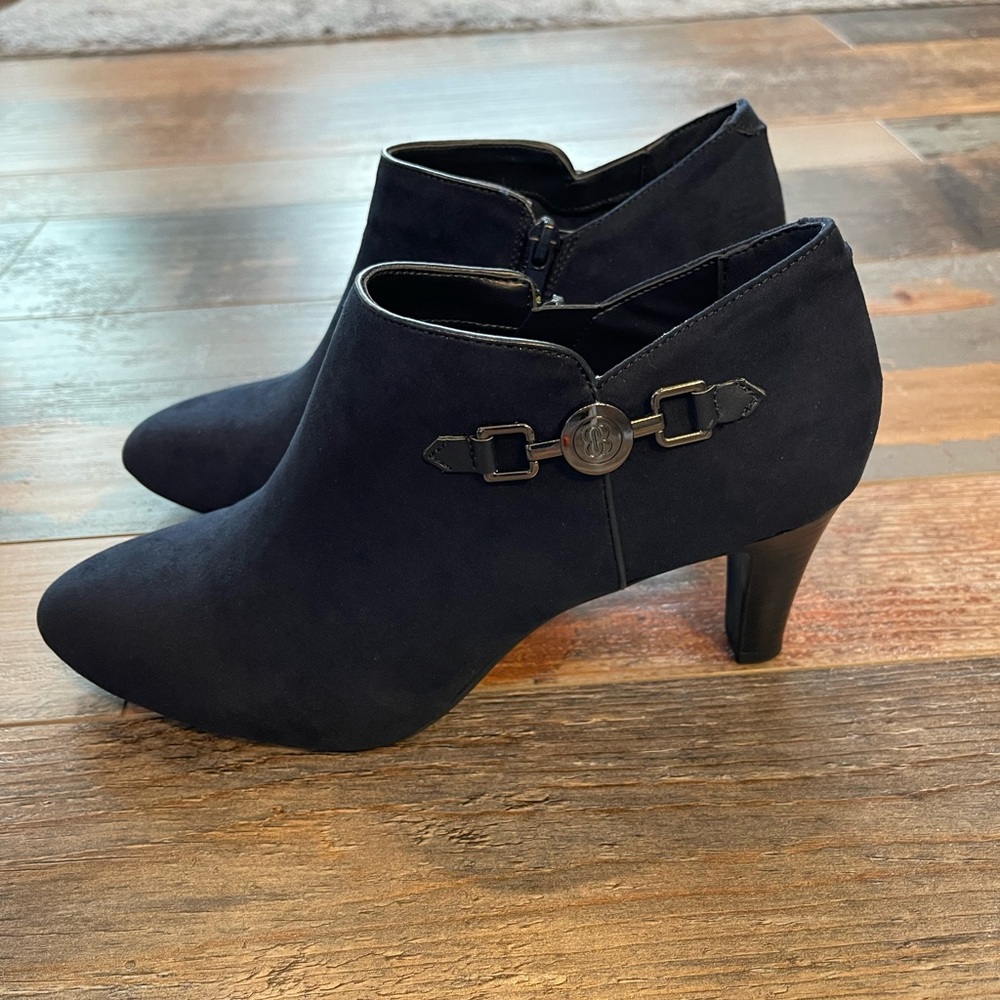 Bandolino Navy Blue Heeled Bootie 8M - Picture 4 of 10